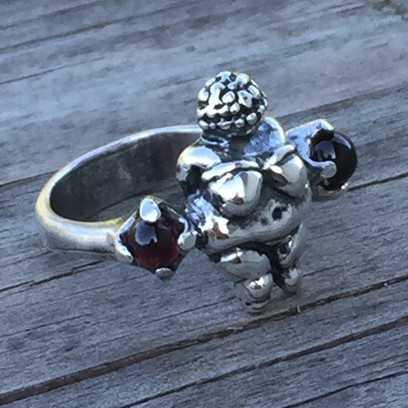 Goddess of Willendorf Ring .925 Sterling Silver w/ 2 genuine Garnet gems USA - Picture 7 of 15